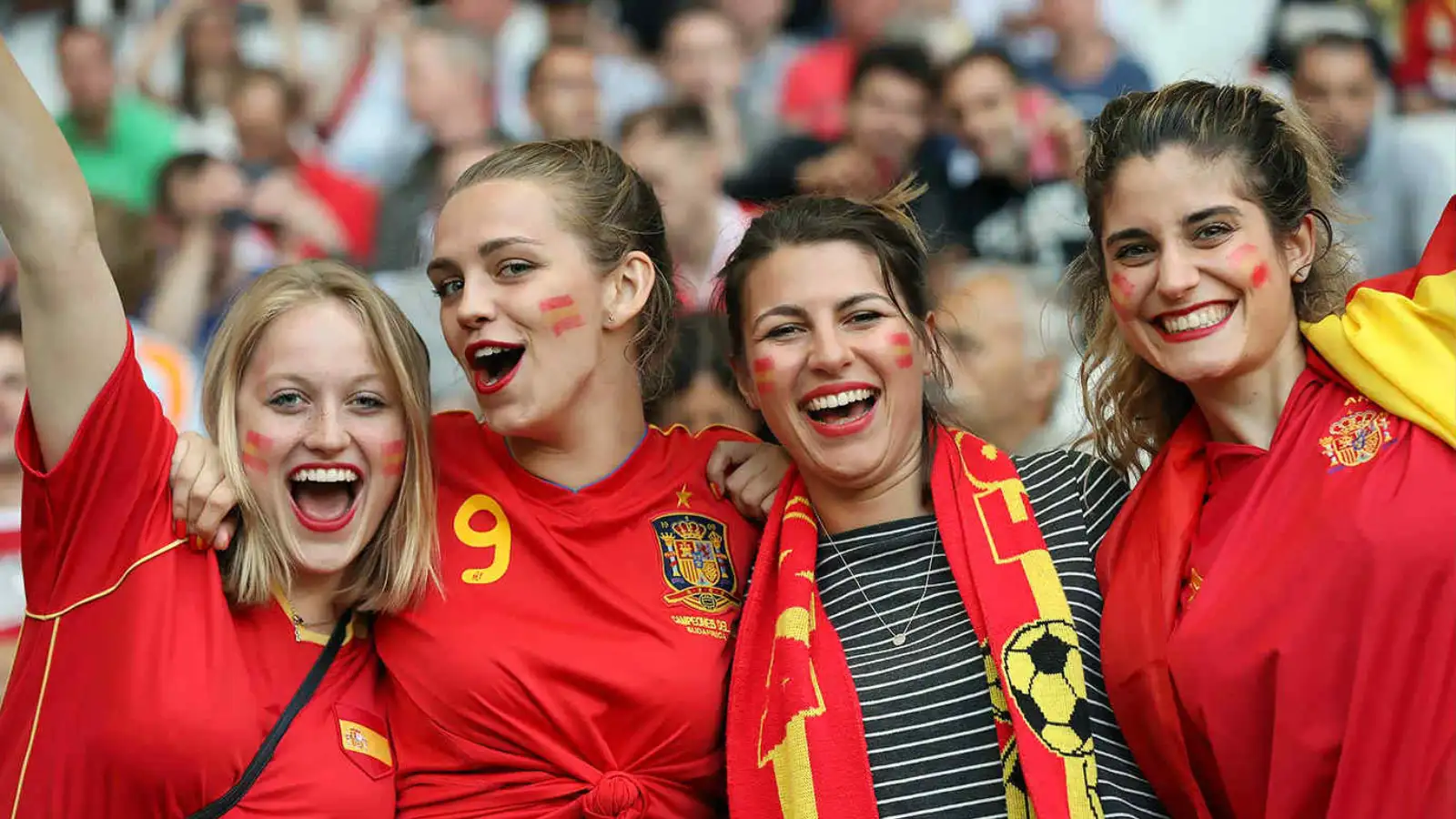 Fan nữ bóng đá xinh đẹp, bốc lửa