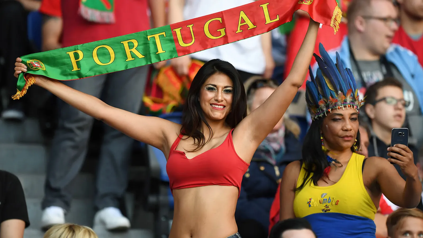 Fan nữ bóng đá xinh đẹp, bốc lửa